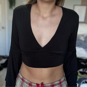 Cropped v neck long sleeve with wide arms